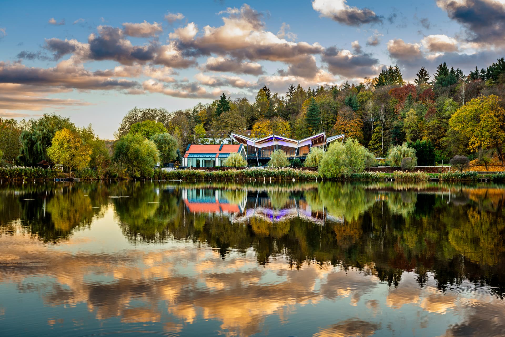 Mettrin venue by the lake